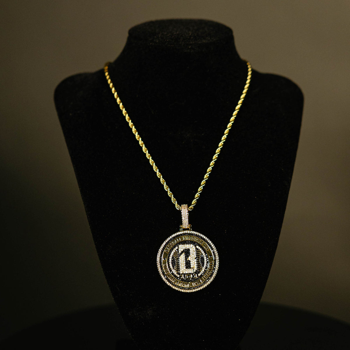 Ovadora Medallion Necklace - Yellow Gold