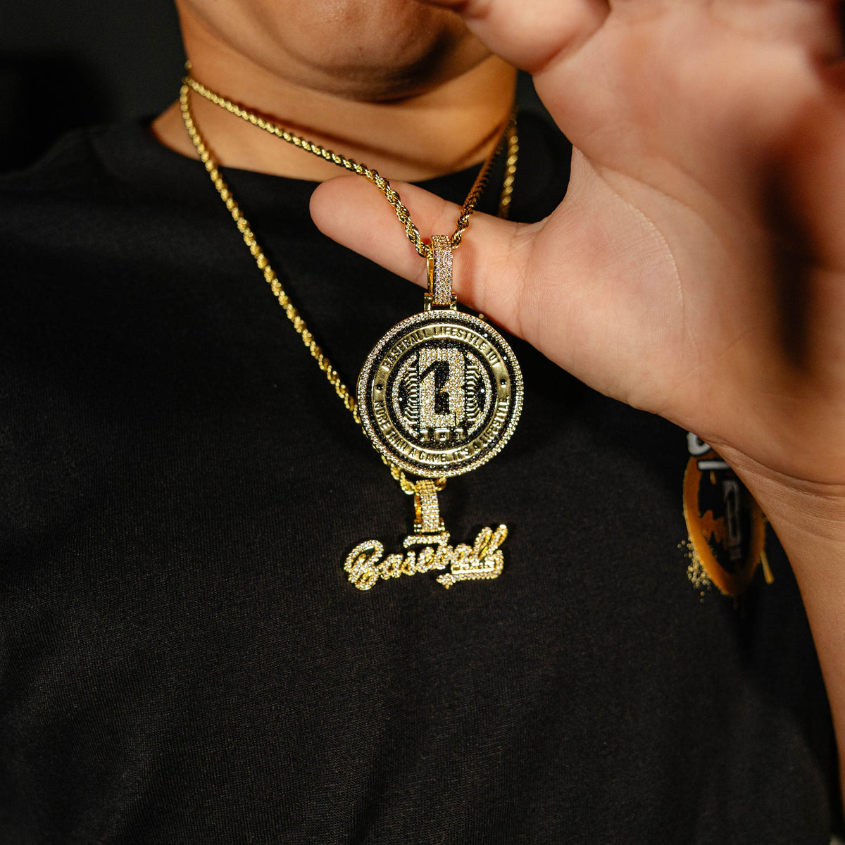 Ovadora Medallion Necklace - Yellow Gold